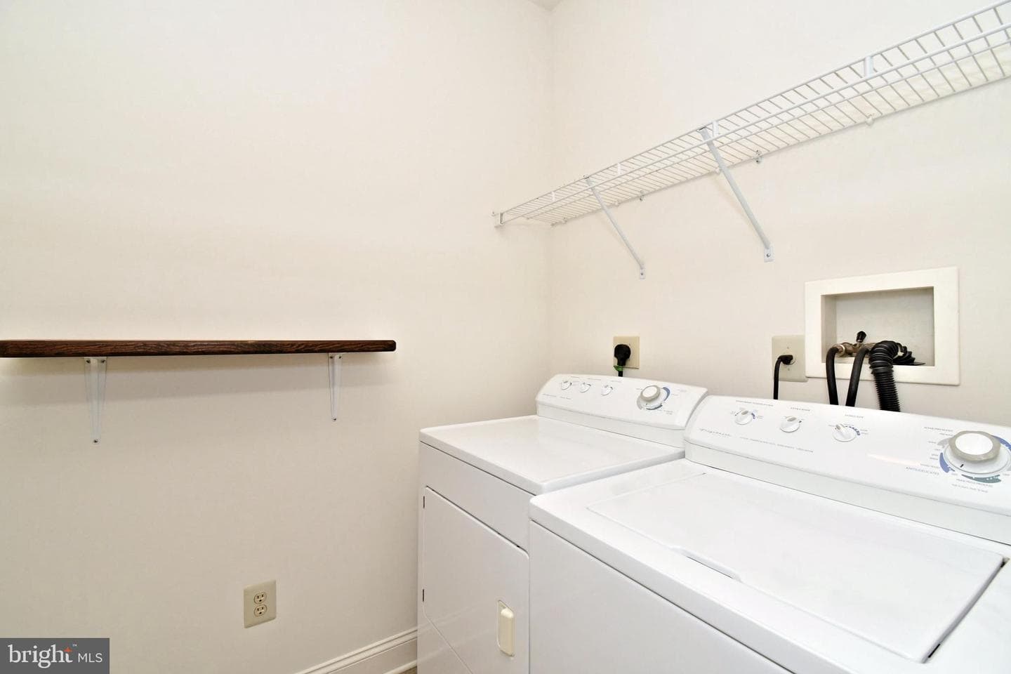 24 Newbury Way photo 14