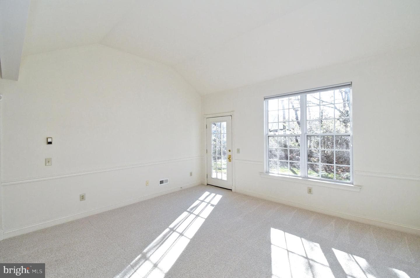 24 Newbury Way photo 7