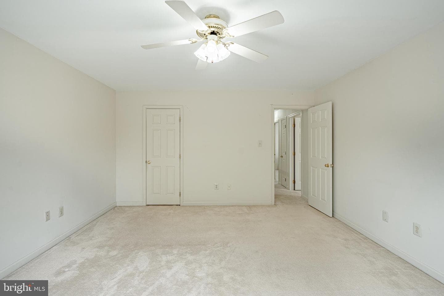 646 Elm Street photo 23