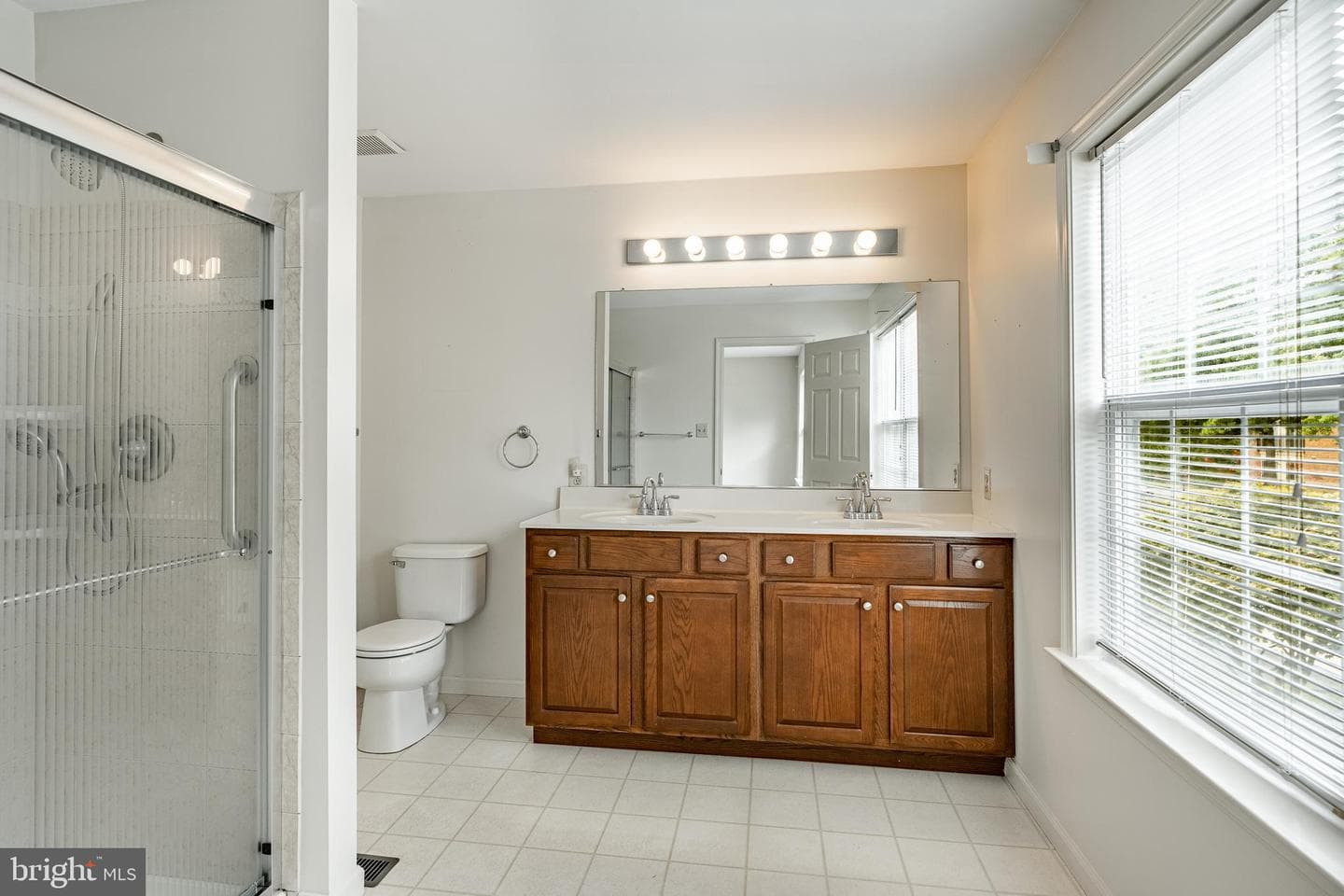 646 Elm Street photo 24