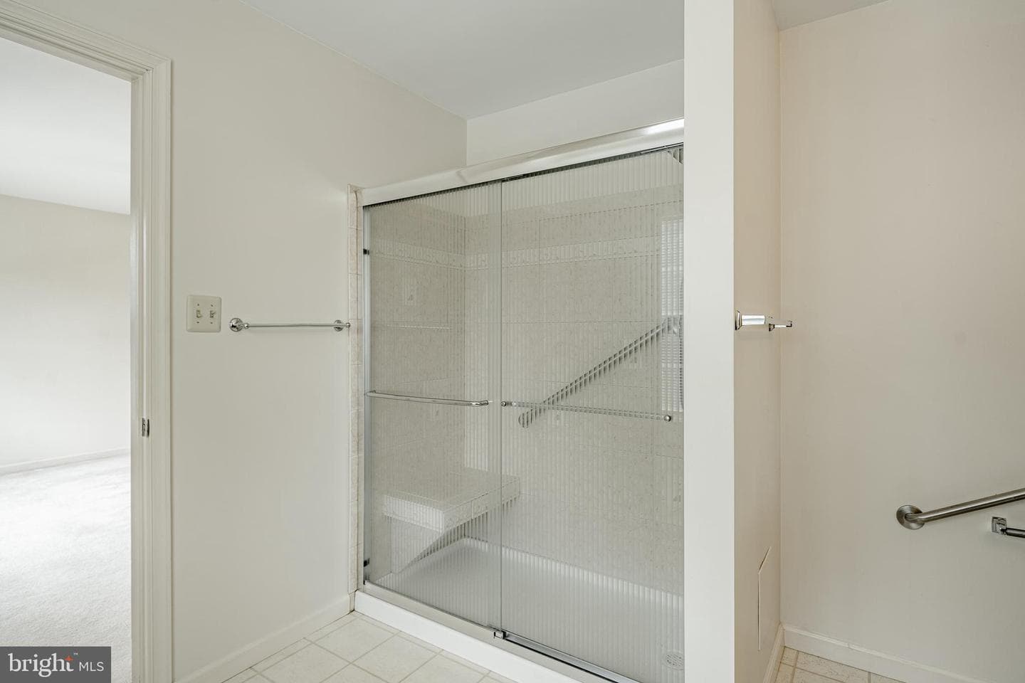 646 Elm Street photo 25