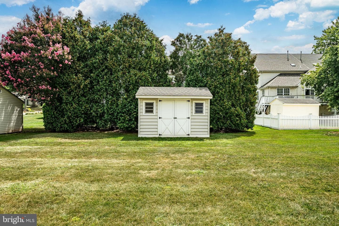 646 Elm Street photo 33