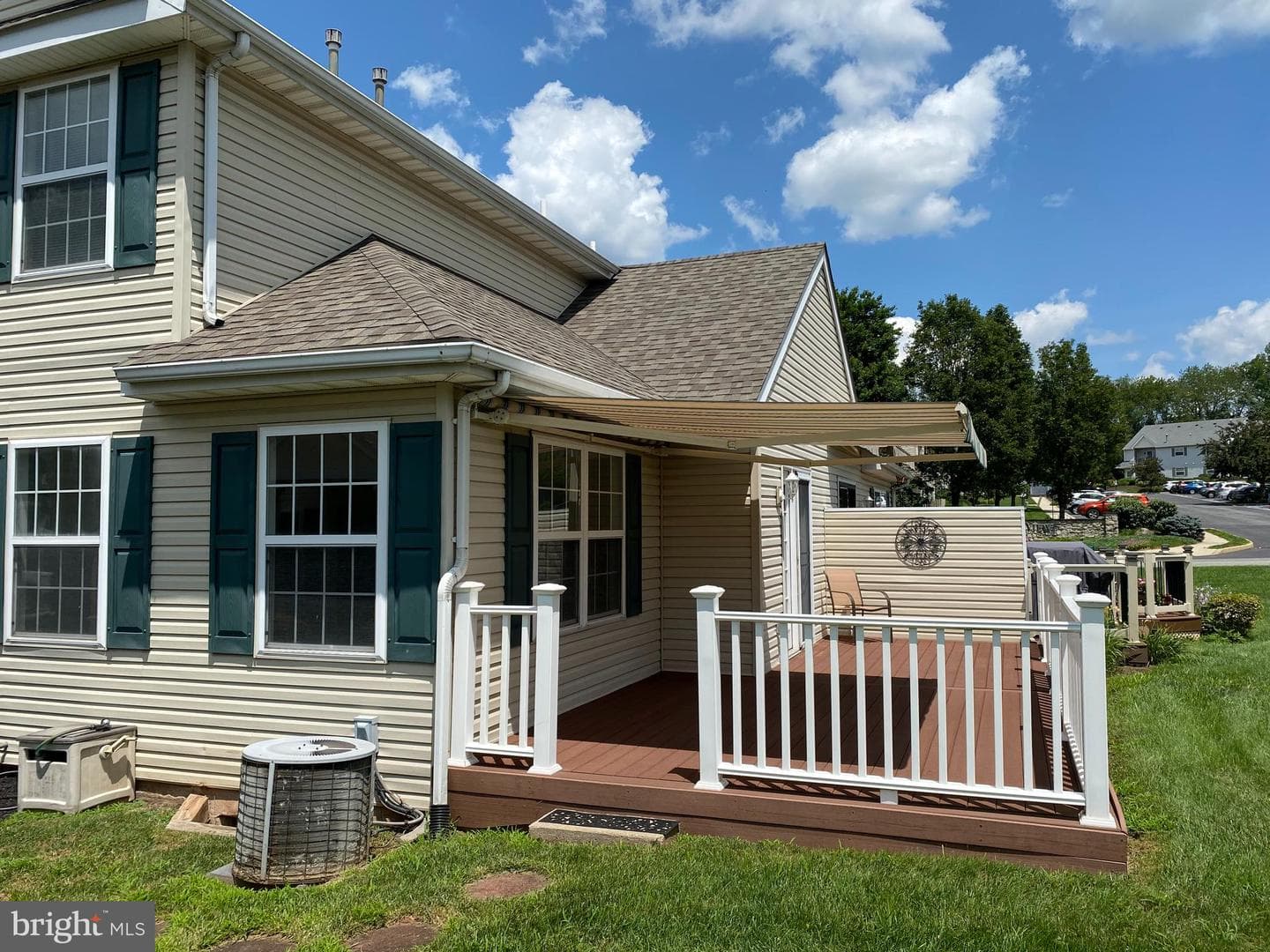 646 Elm Street photo 37