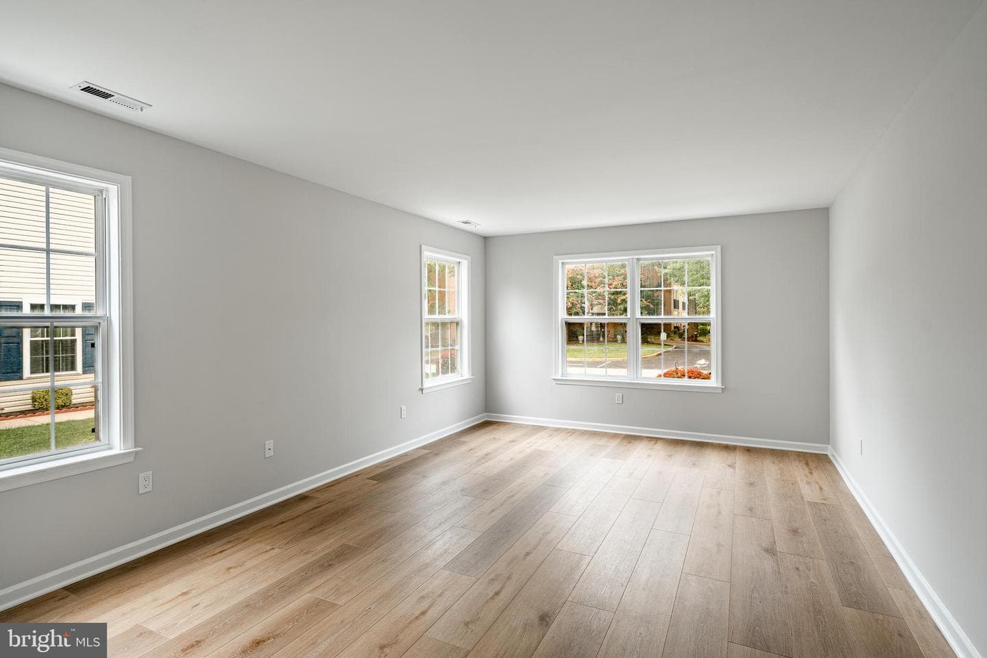 646 Elm Street photo 7