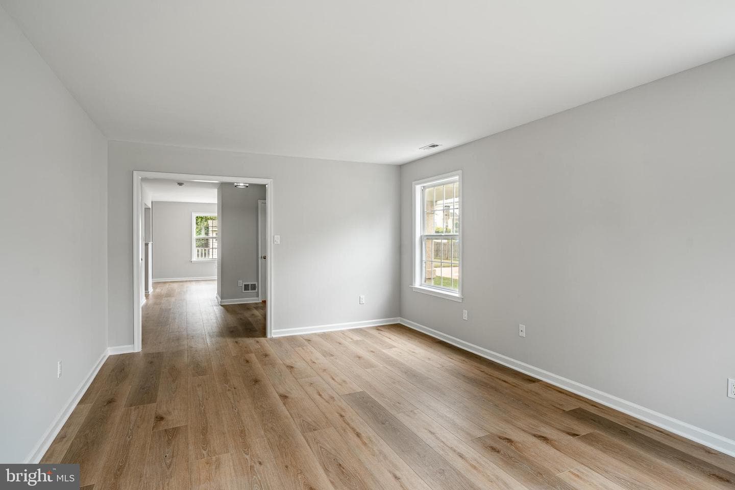 646 Elm Street photo 8