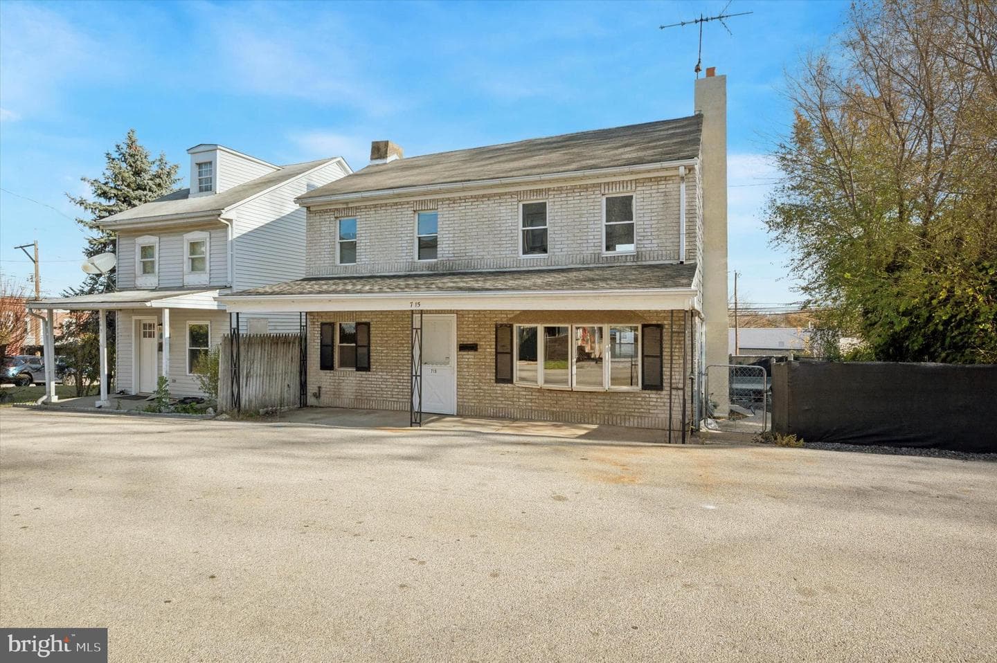 715 Bradley Street photo 2