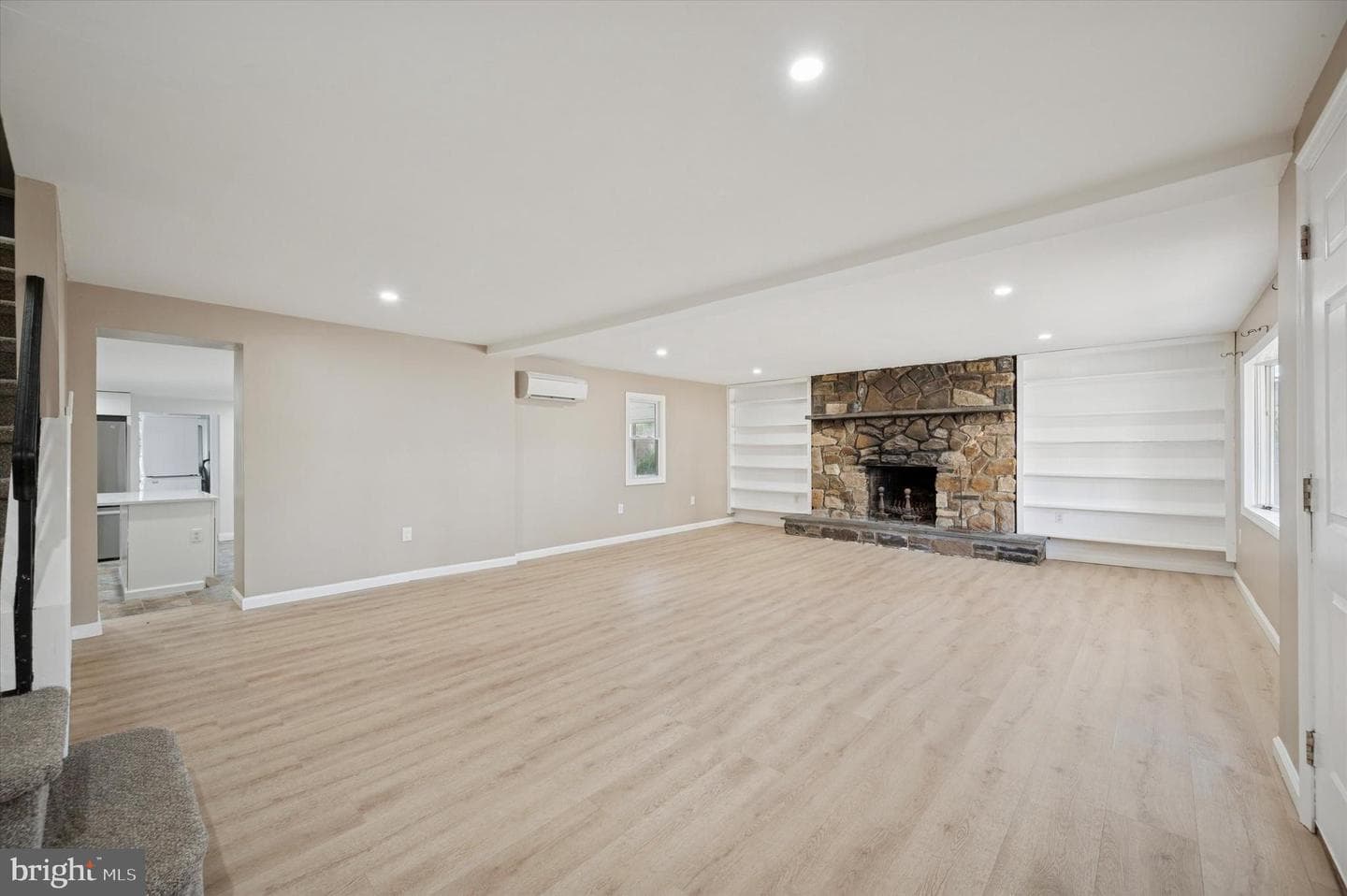 715 Bradley Street photo 3