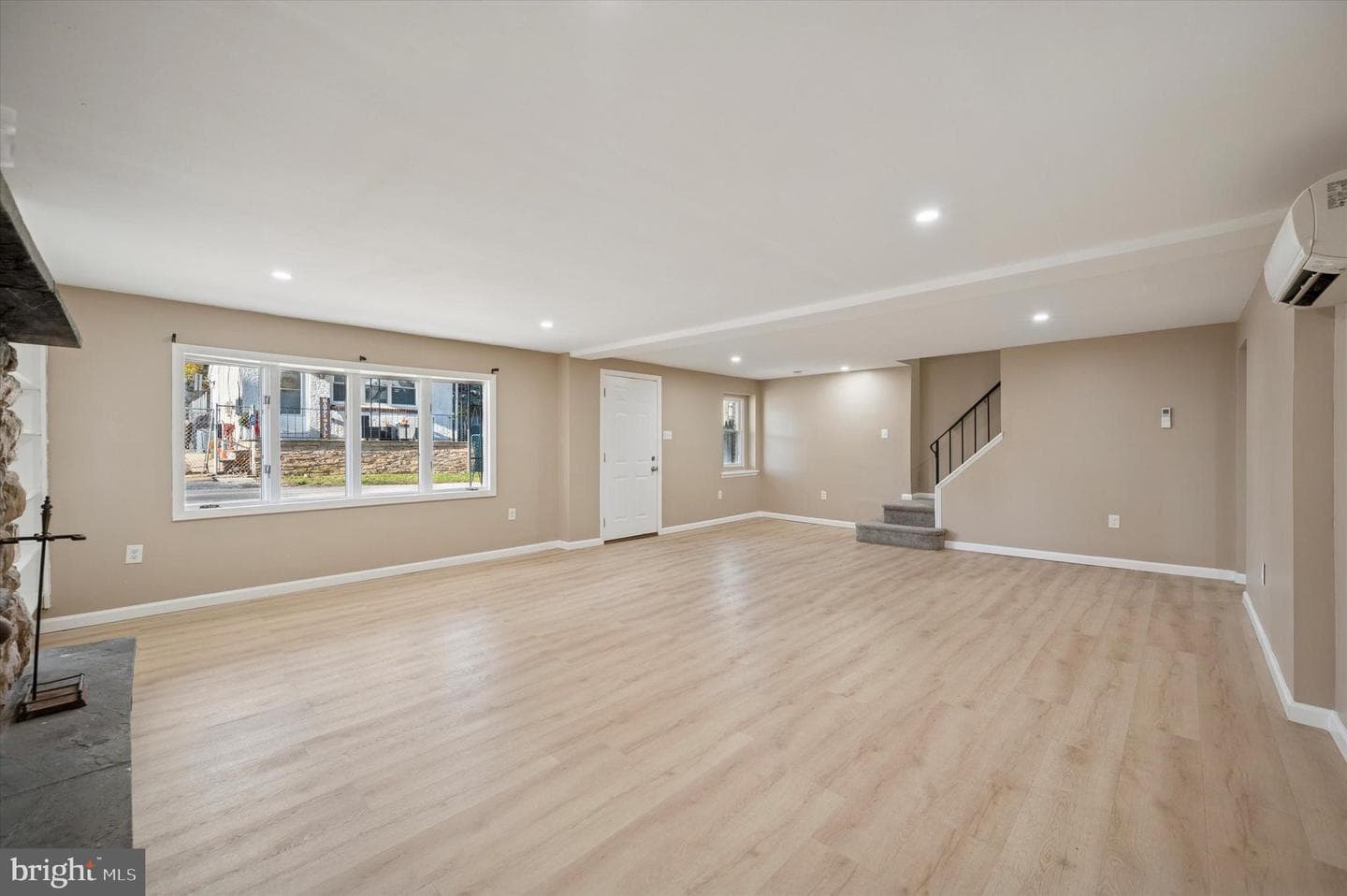 715 Bradley Street photo 4