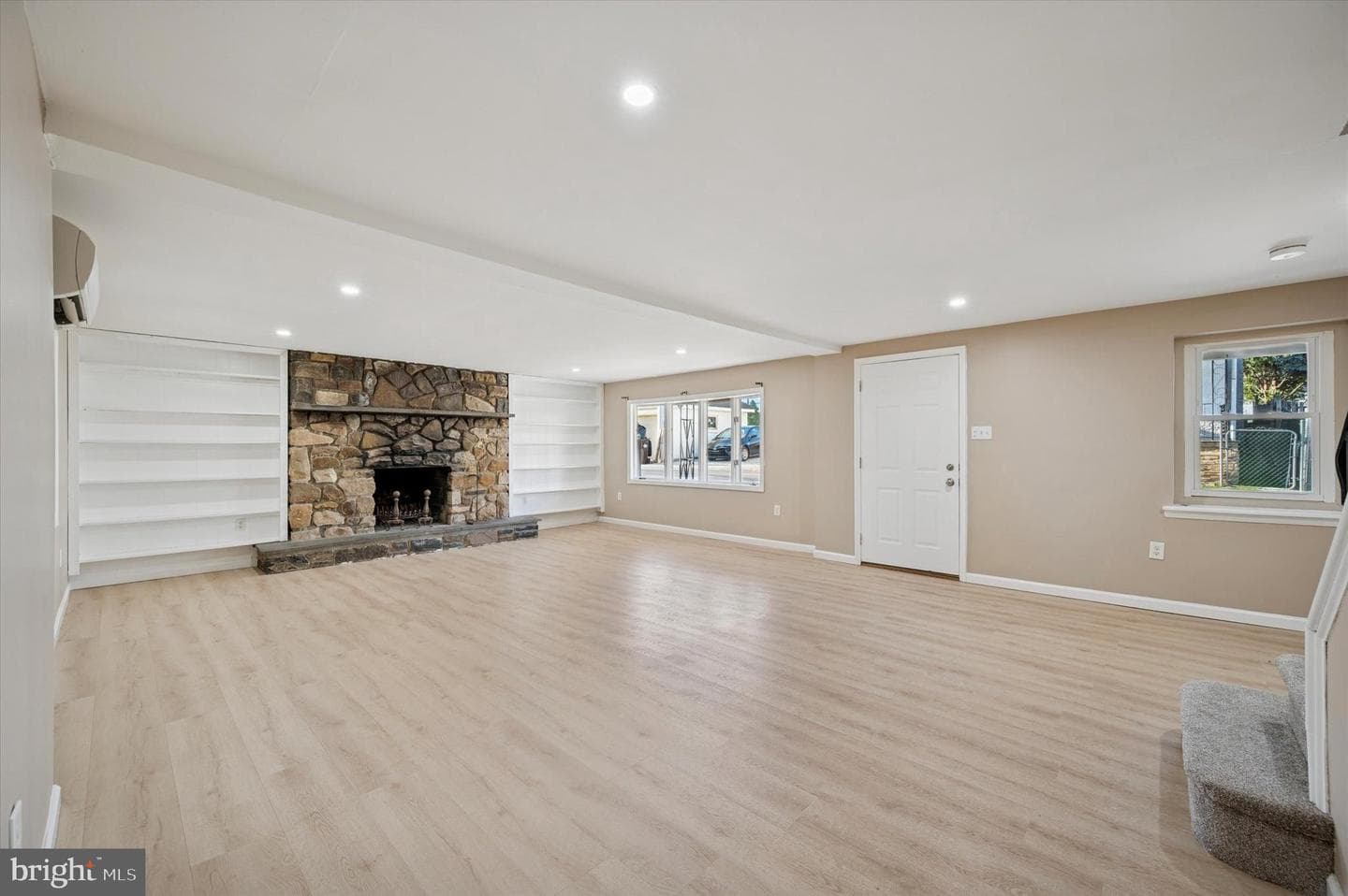 715 Bradley Street photo 5