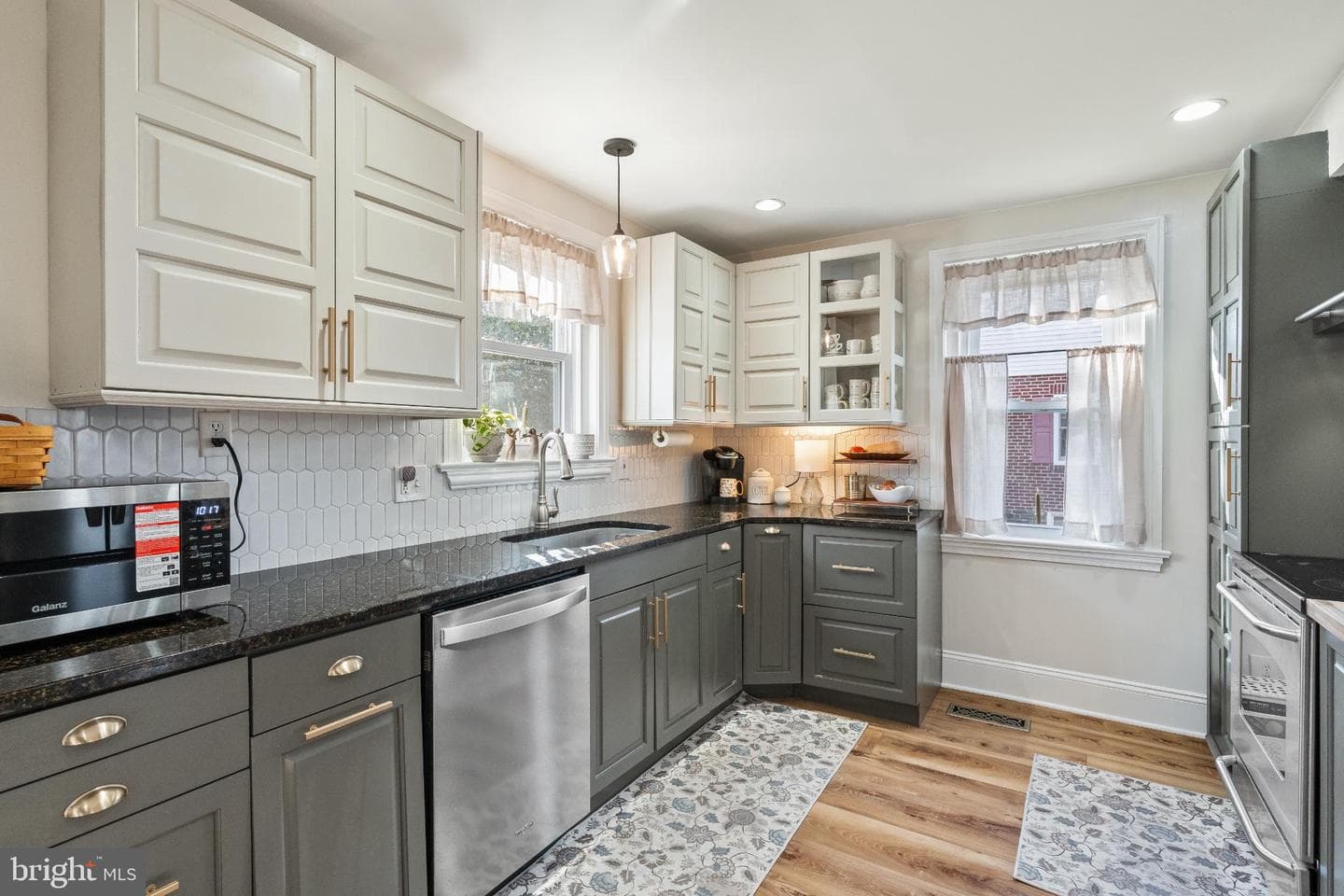 405 W Walnut Street photo 16