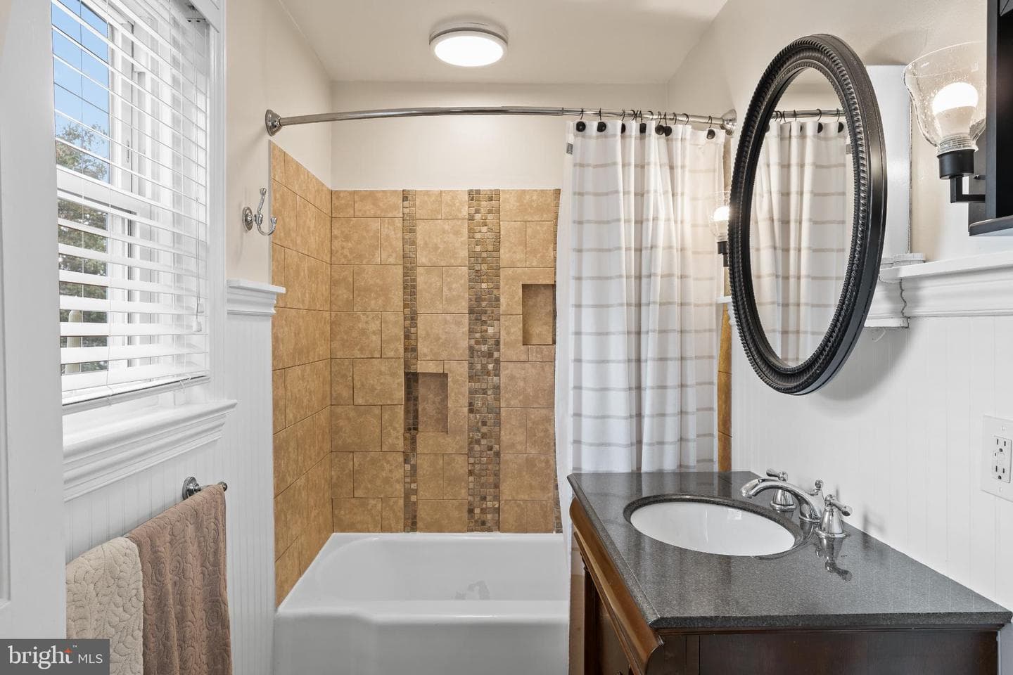405 W Walnut Street photo 29