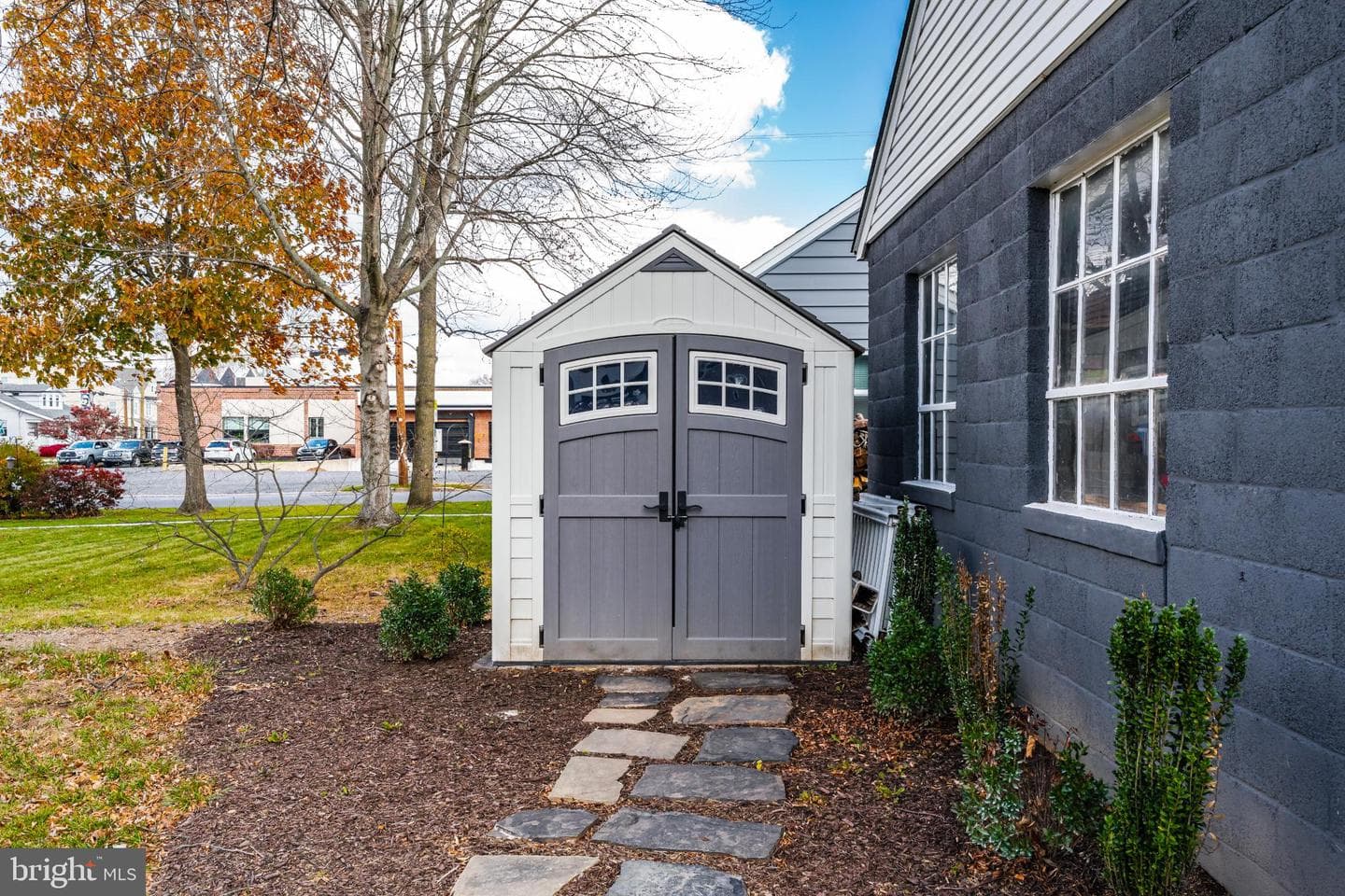 405 W Walnut Street photo 39