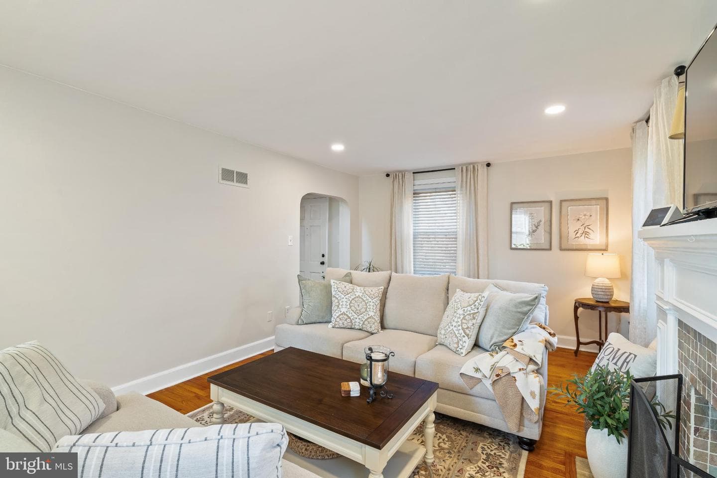 405 W Walnut Street photo 8