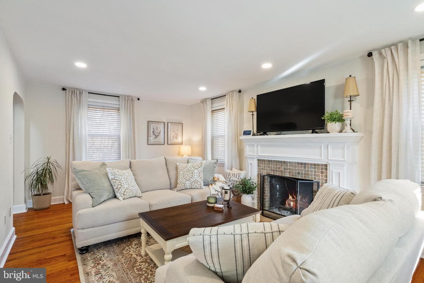405 W Walnut Street photo 9