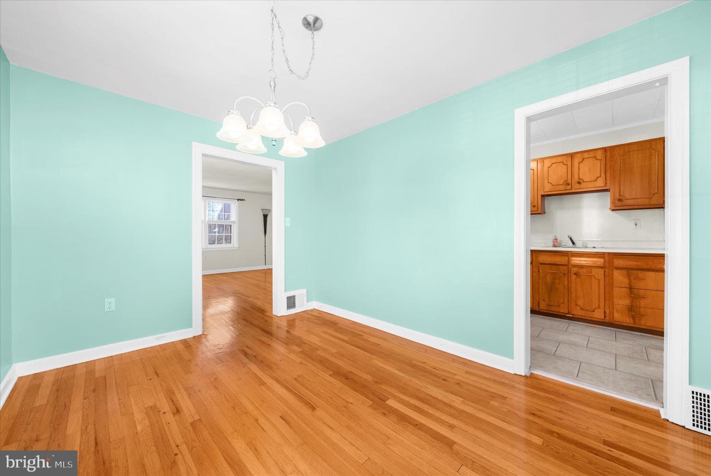 827 Buttonwood Street photo 8