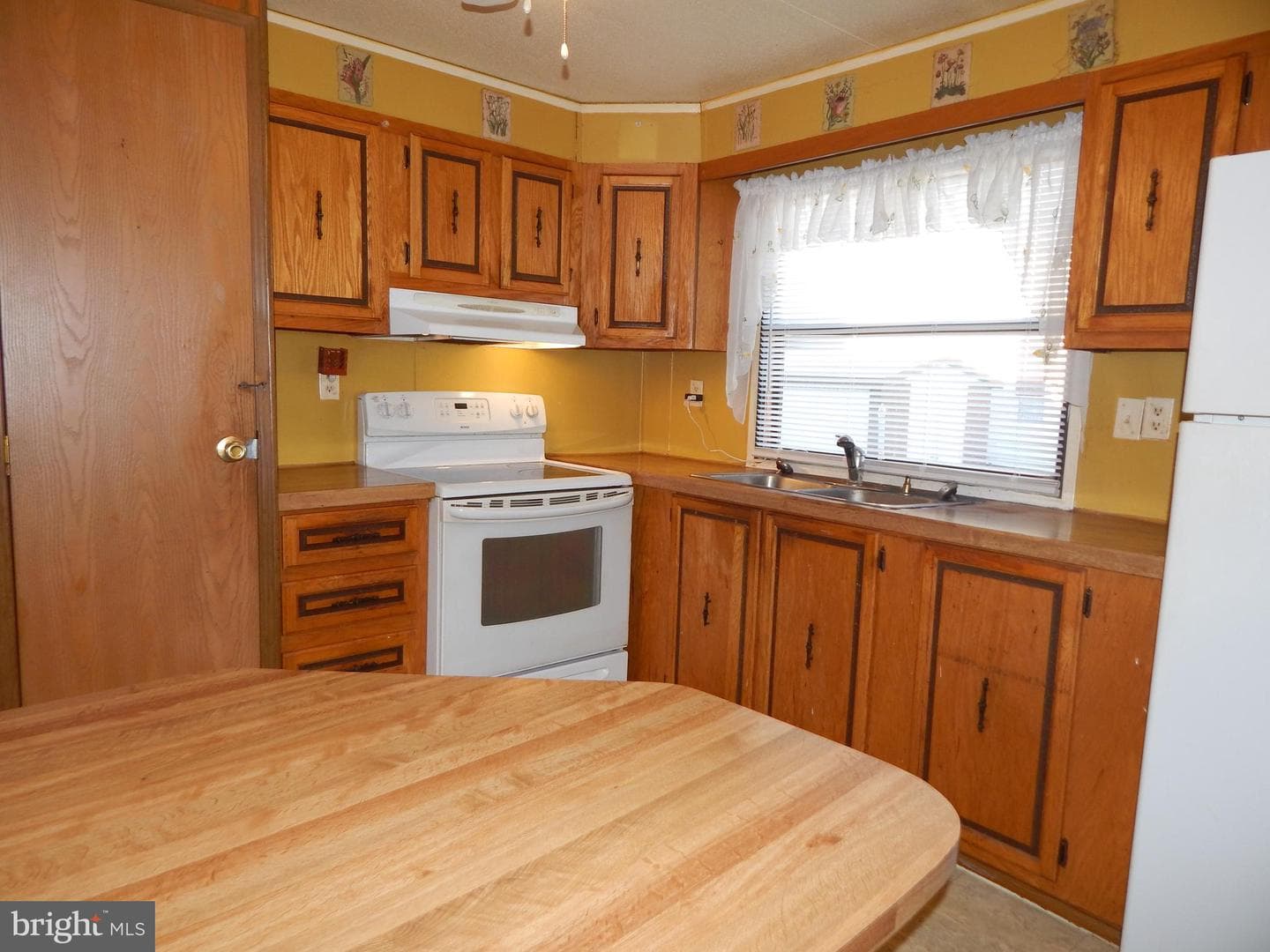 549 Springhouse Court photo 3