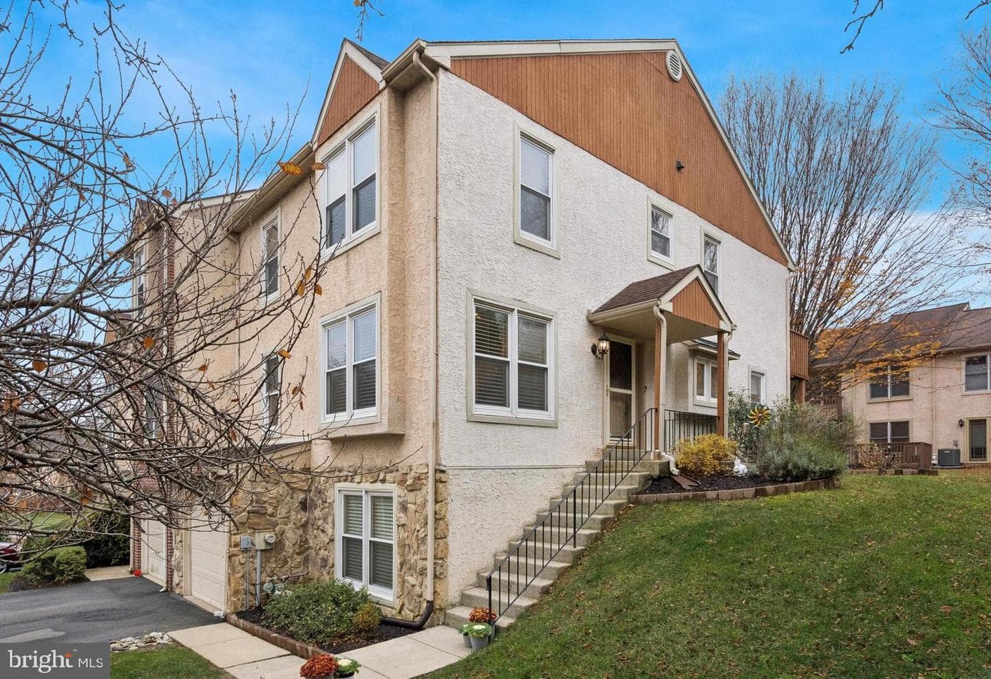 35 White Pine Court photo 1
