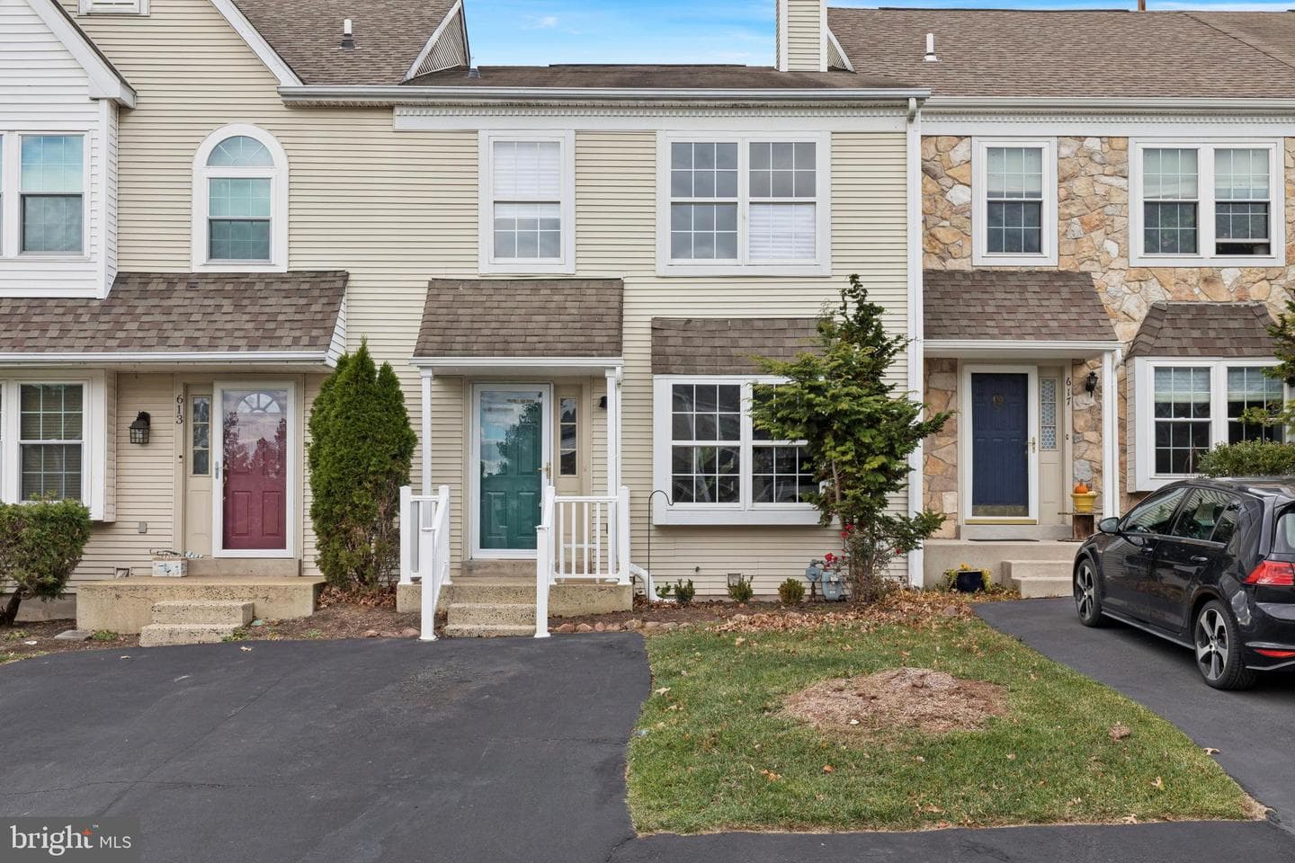 615 Longwood Road photo 2