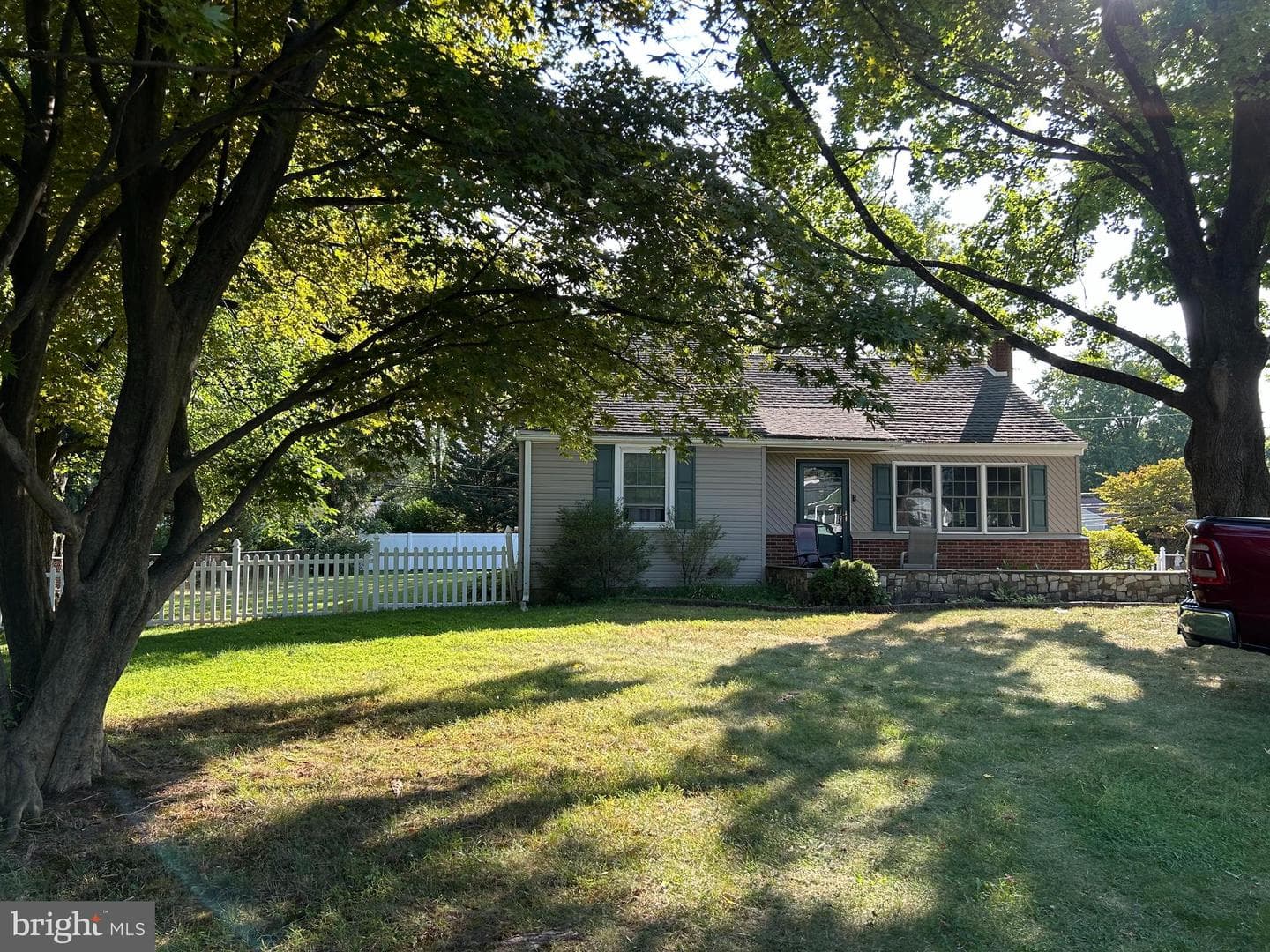 219 W Moreland Avenue