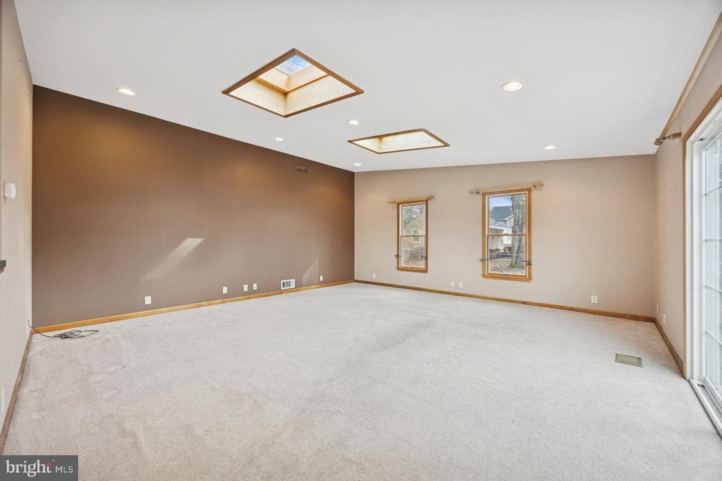 219 W Moreland Avenue photo 11