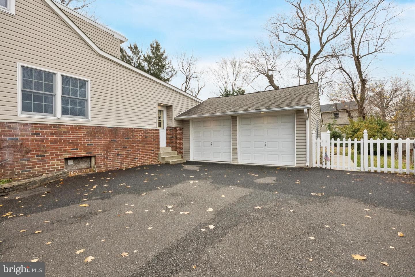 219 W Moreland Avenue photo 4