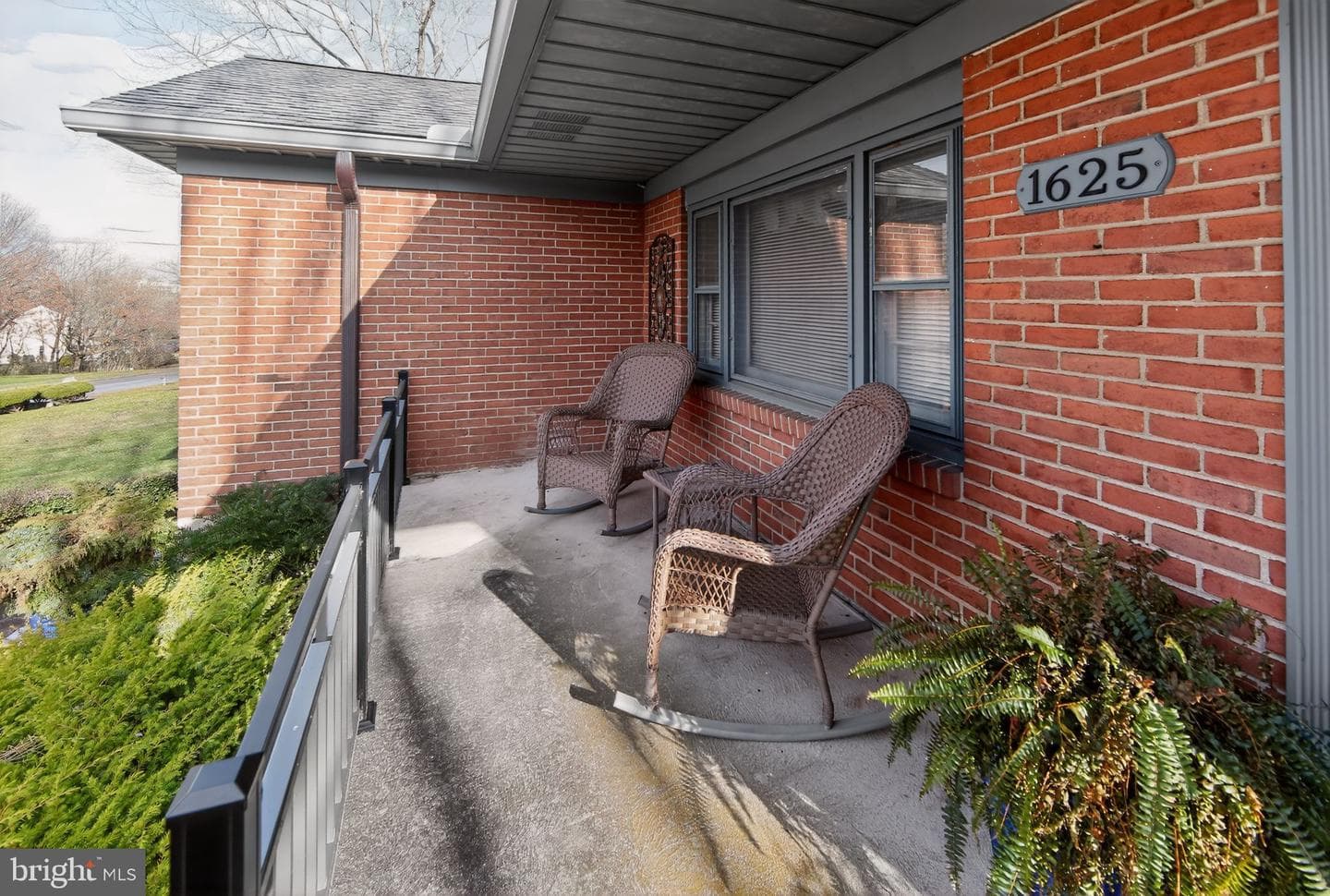 1625 Clearbrook Road photo 4