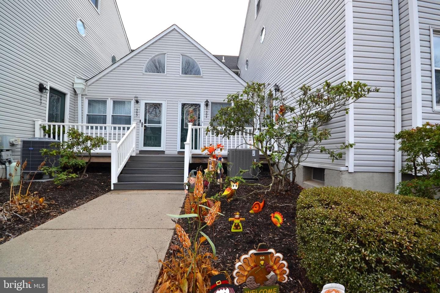 304 Victoria Drive photo 2