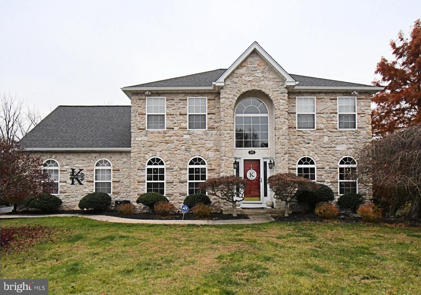 340 Vanderbilt Lane photo 2