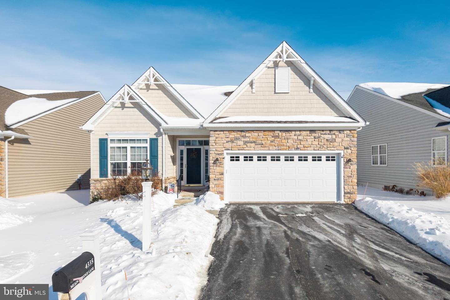 4335 Meadowridge Lane photo 2