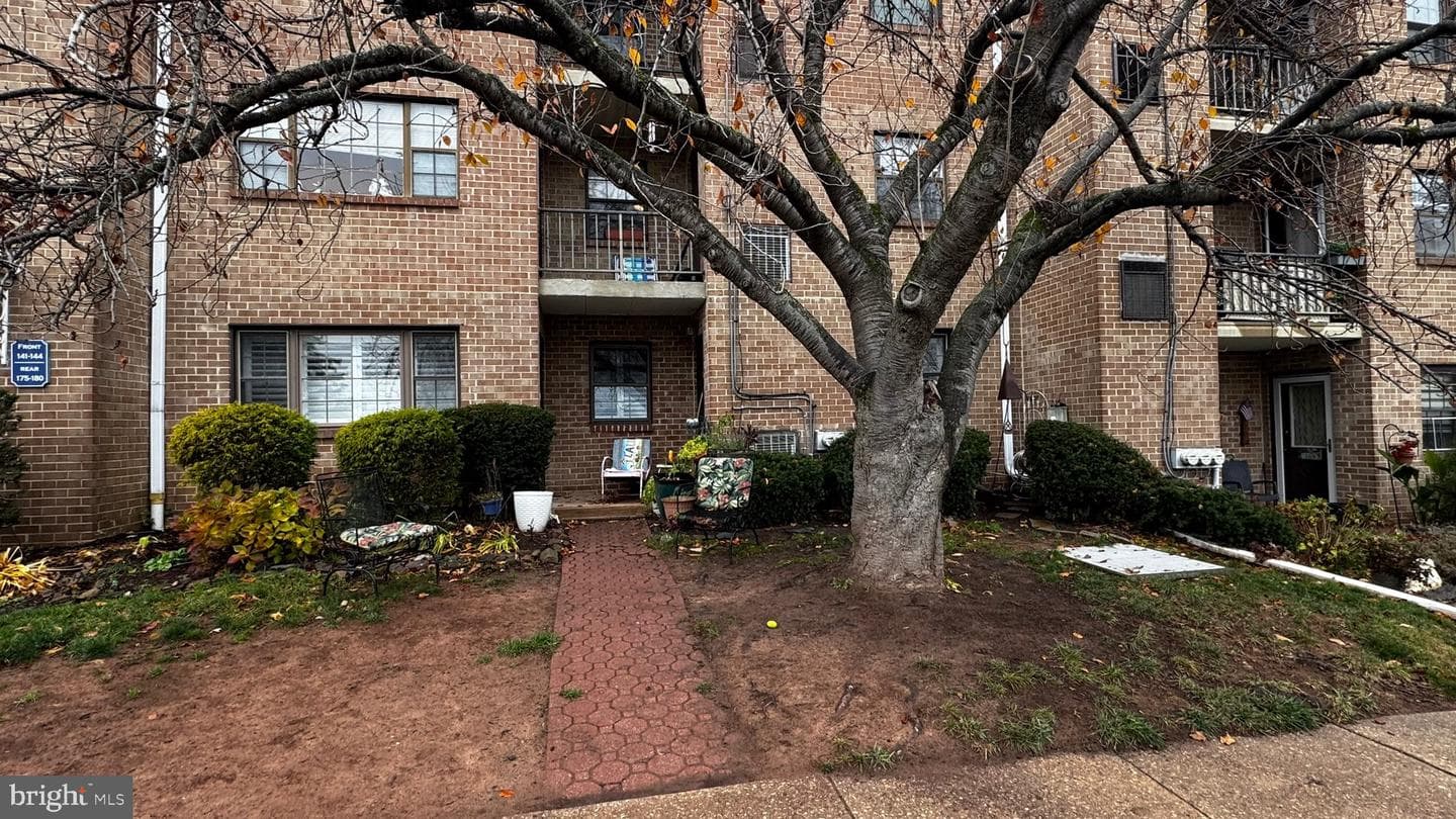 176 Riversedge photo 1