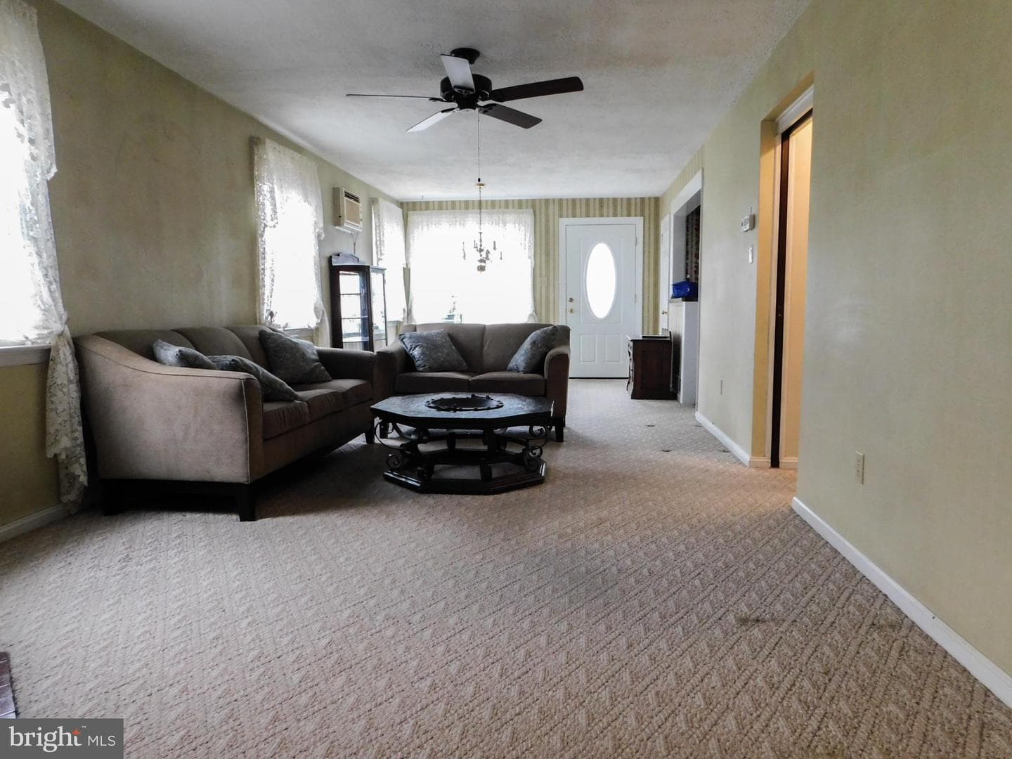 1448 W James Street photo 4