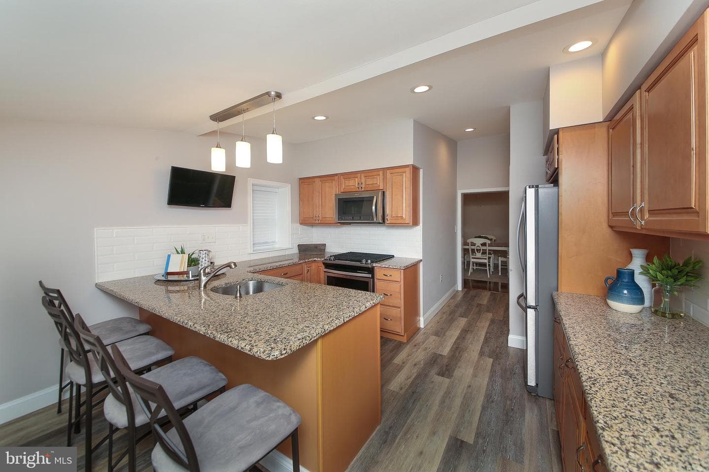 345 W 6th Avenue photo 9