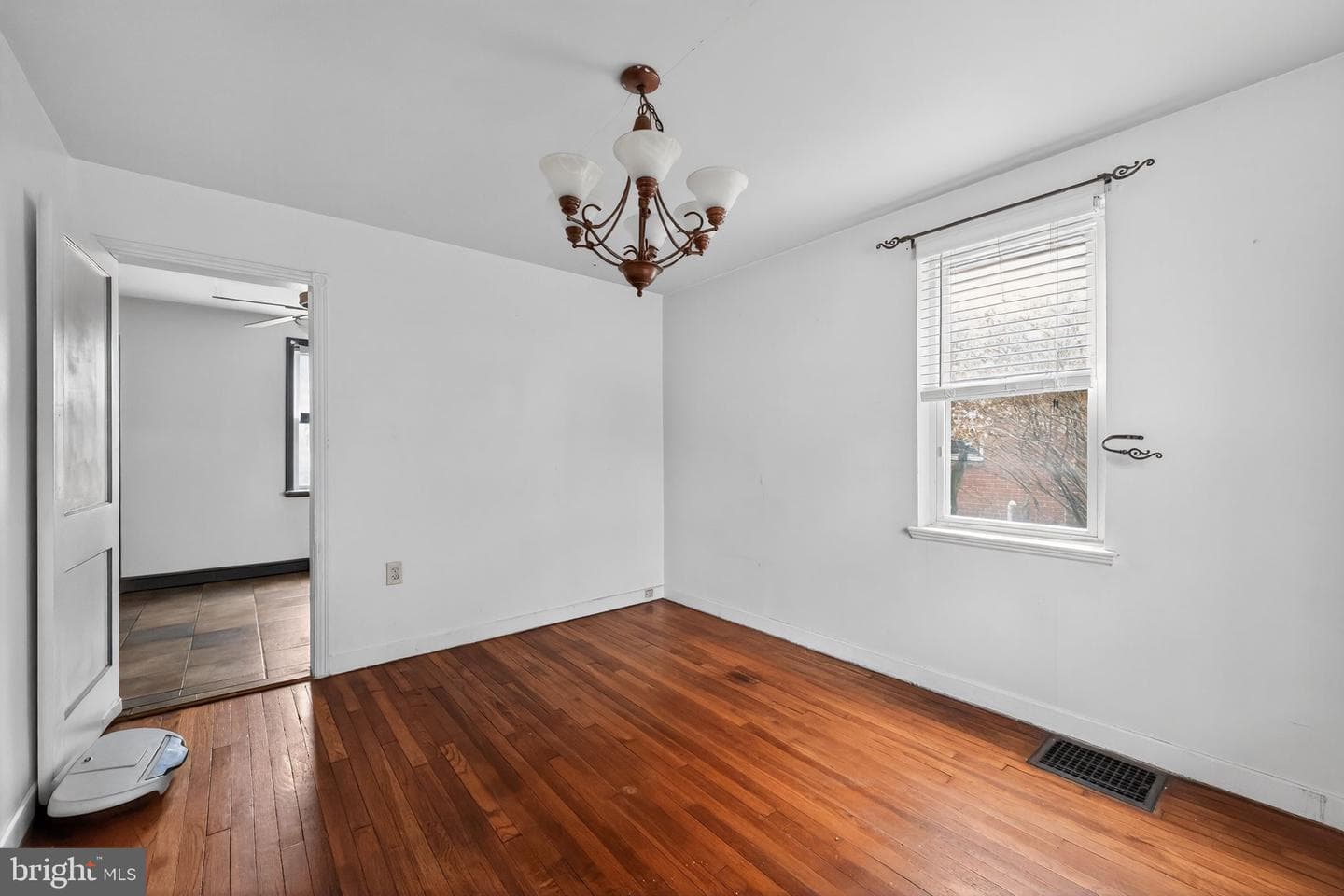 711 Grant Avenue photo 8