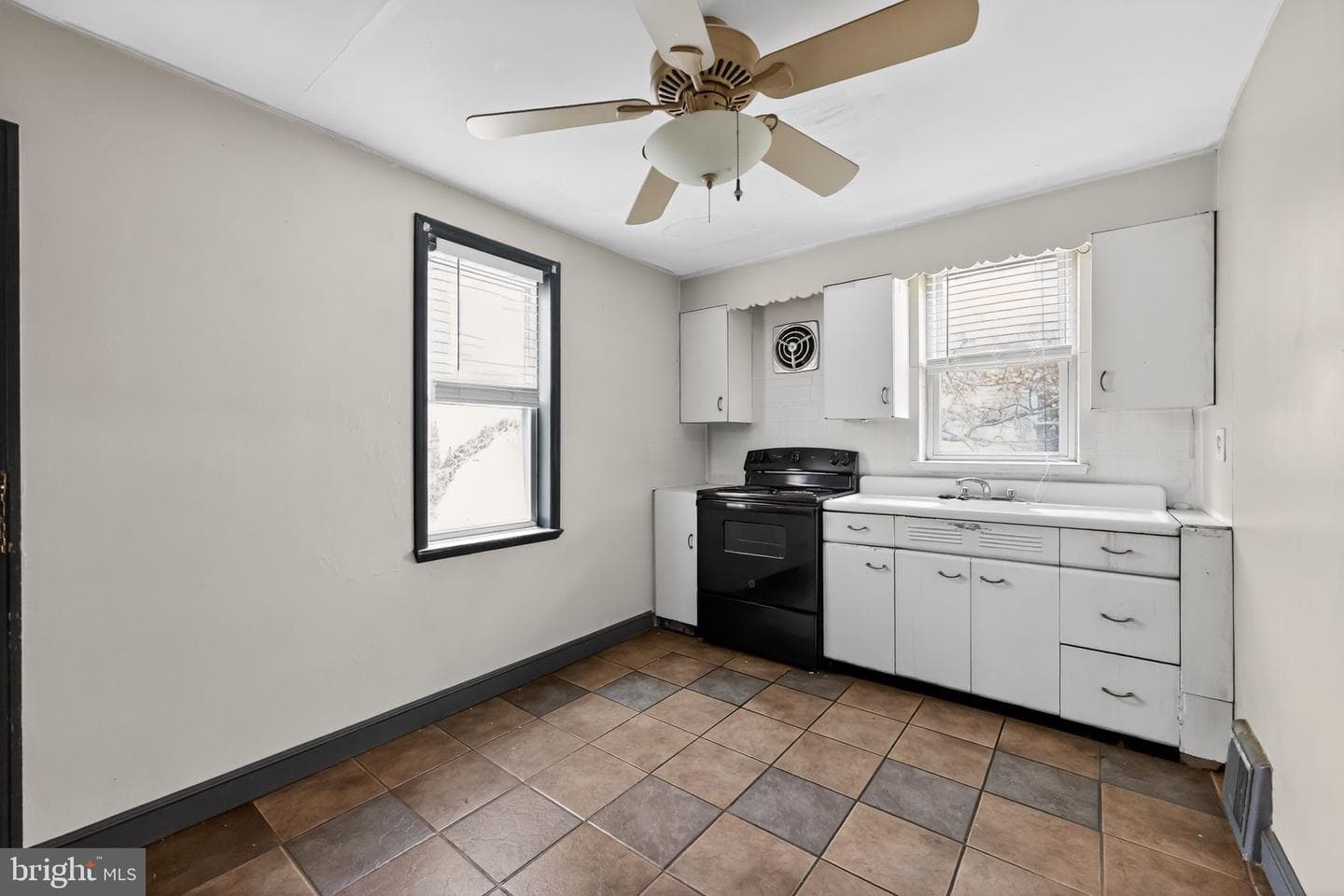 711 Grant Avenue photo 9