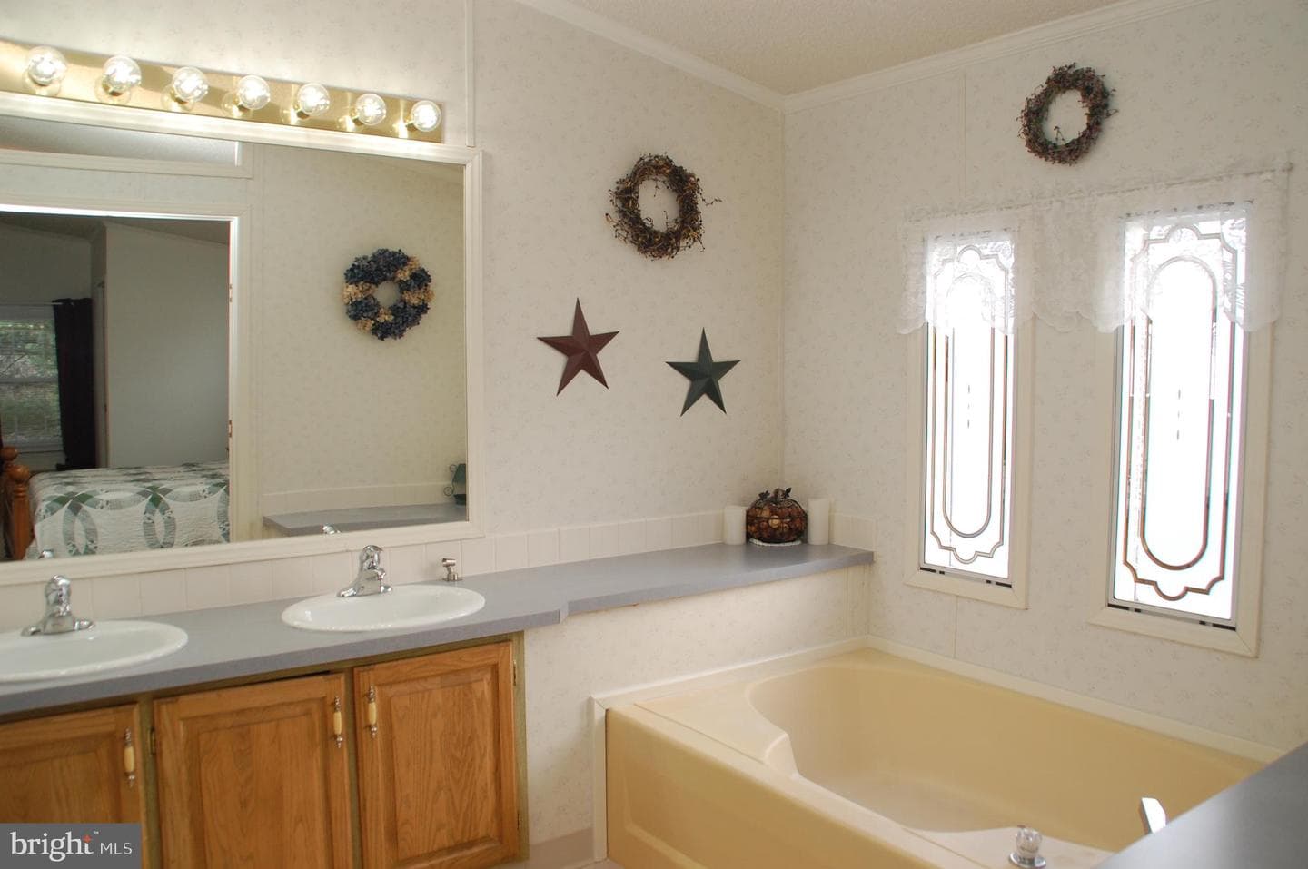 412 Westbury Drive photo 24