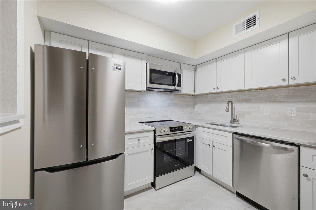 64 Cavendish Drive photo 10