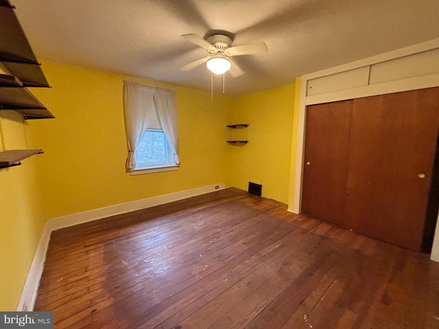 2551 Hillcrest Avenue photo 10