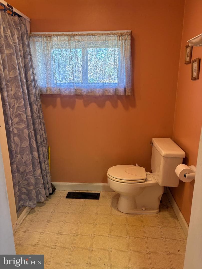 2551 Hillcrest Avenue photo 5