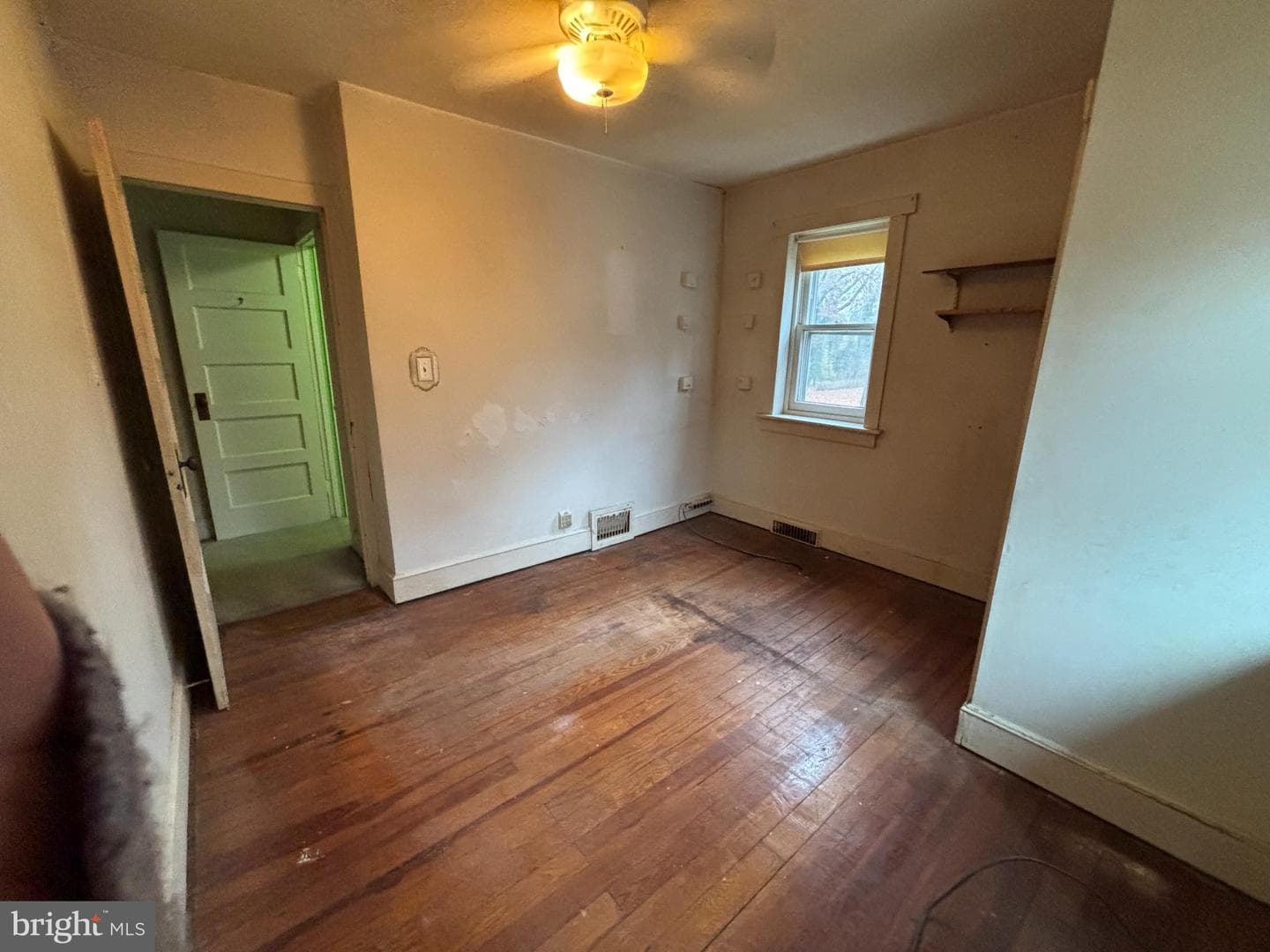 2551 Hillcrest Avenue photo 8