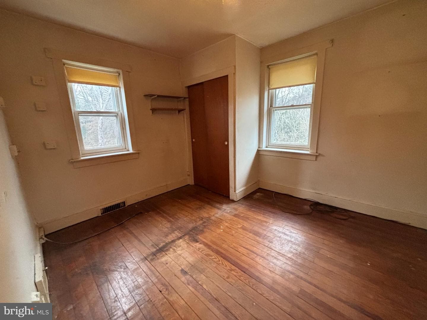 2551 Hillcrest Avenue photo 9