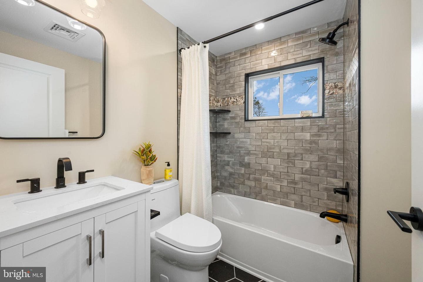 211 Bryn Mawr Avenue photo 37