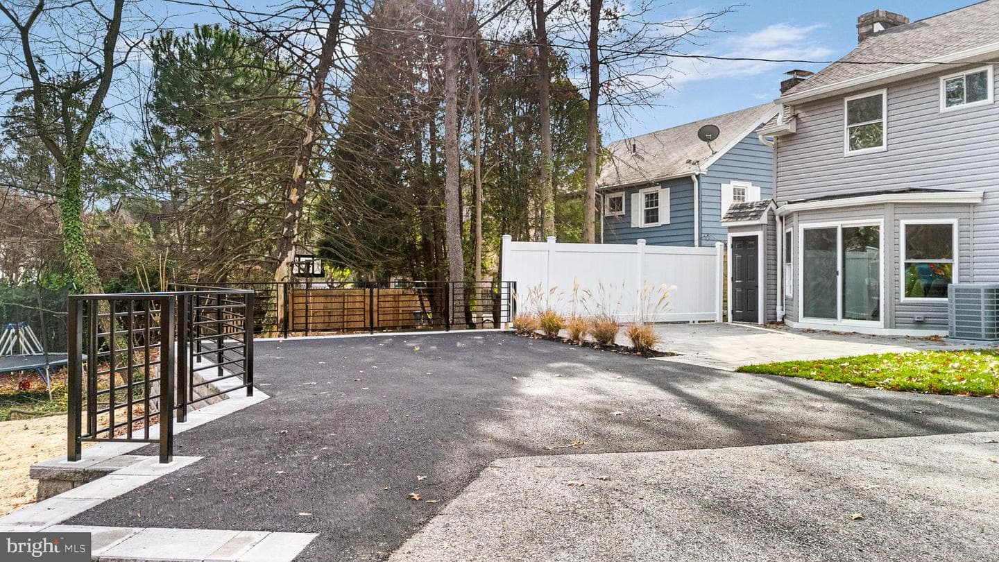 211 Bryn Mawr Avenue photo 54
