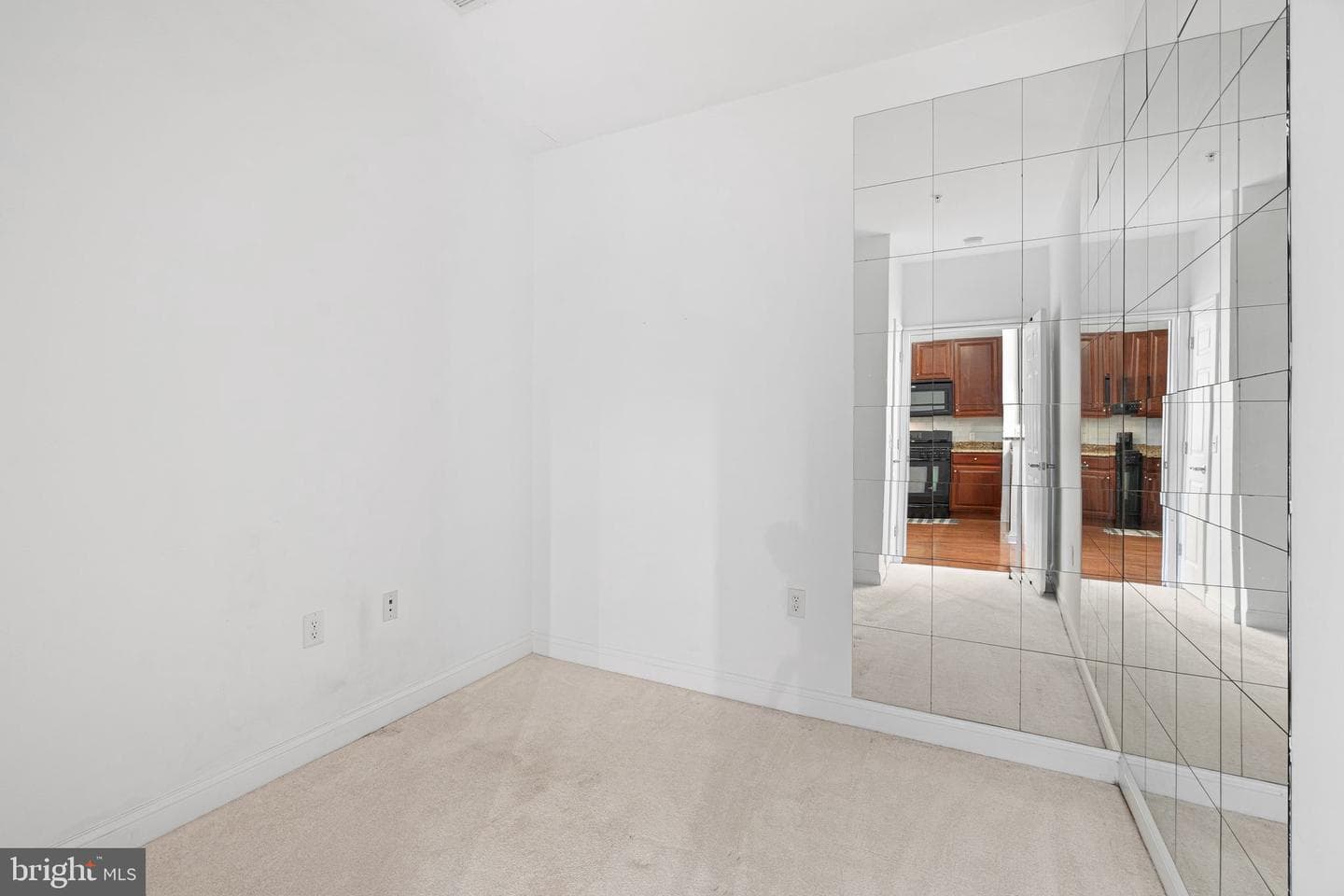 200 W Elm Street #1112 photo 18