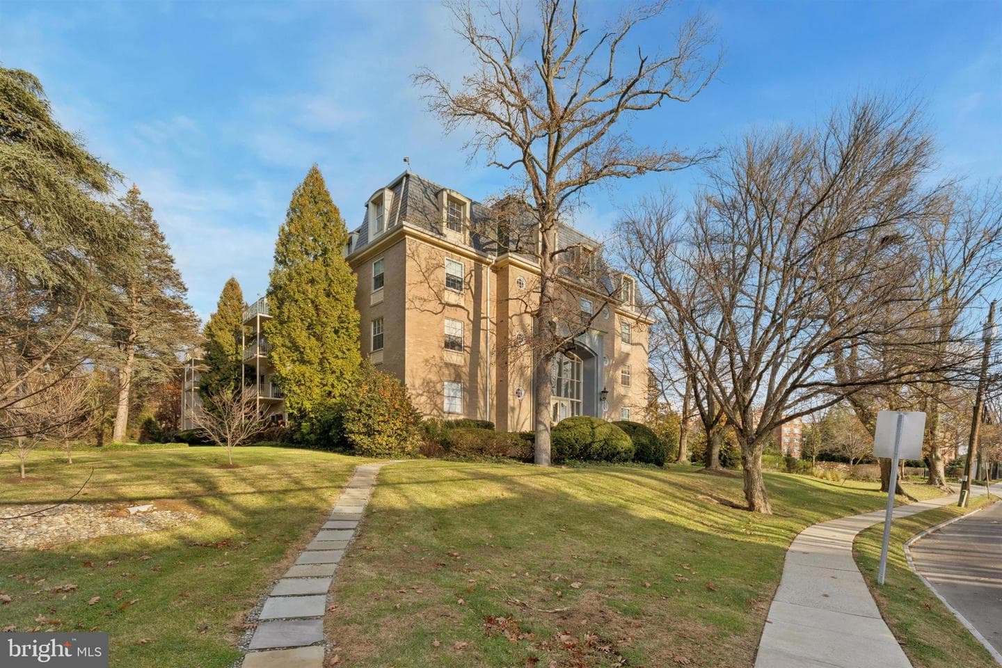 449 Montgomery Avenue #306 photo 2