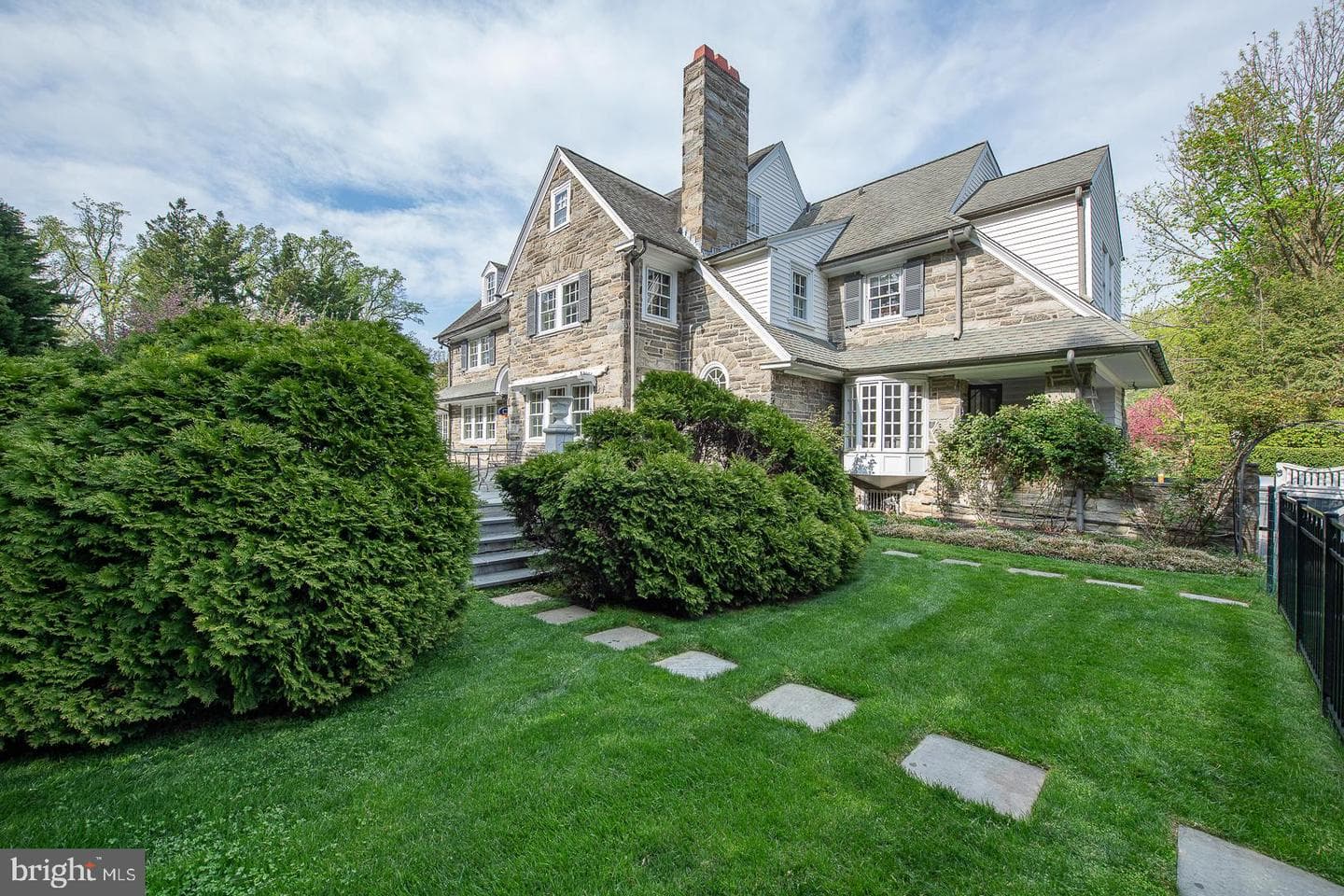 700 Hazelhurst Avenue photo 3