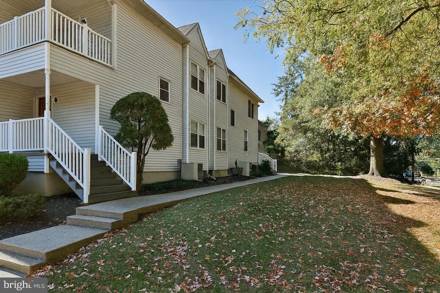 100 Victoria Drive photo 14