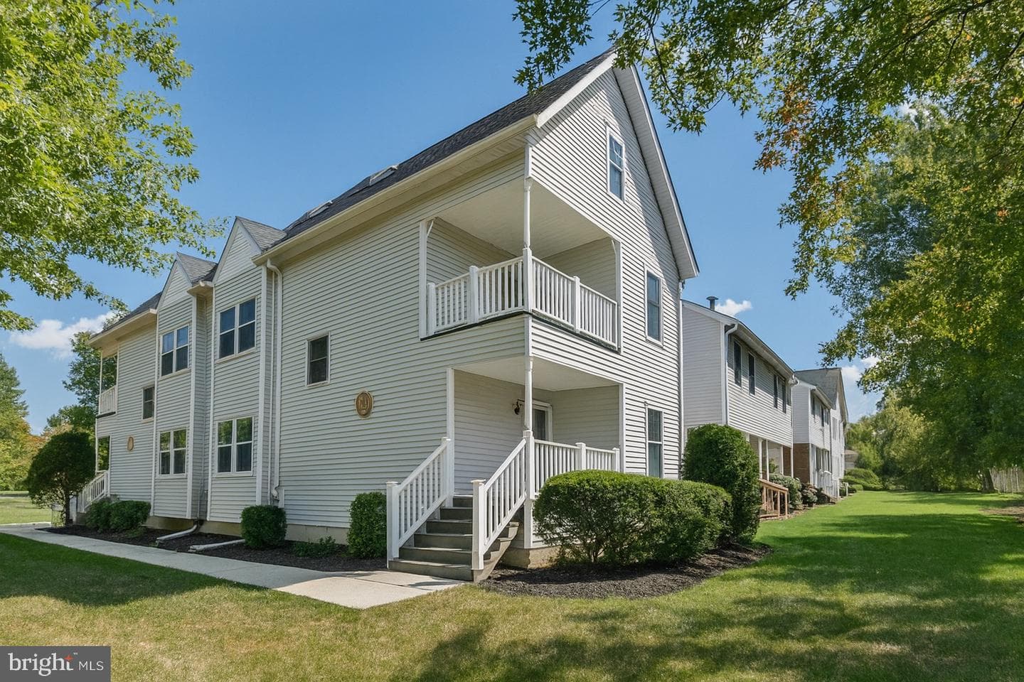 100 Victoria Drive photo 3