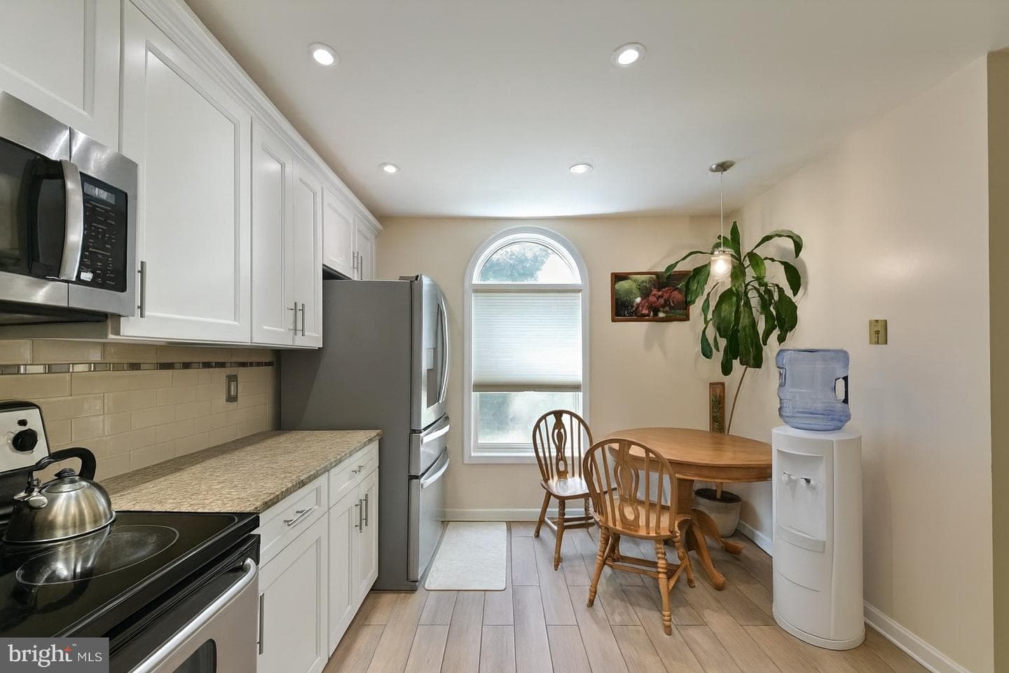 100 Victoria Drive photo 5