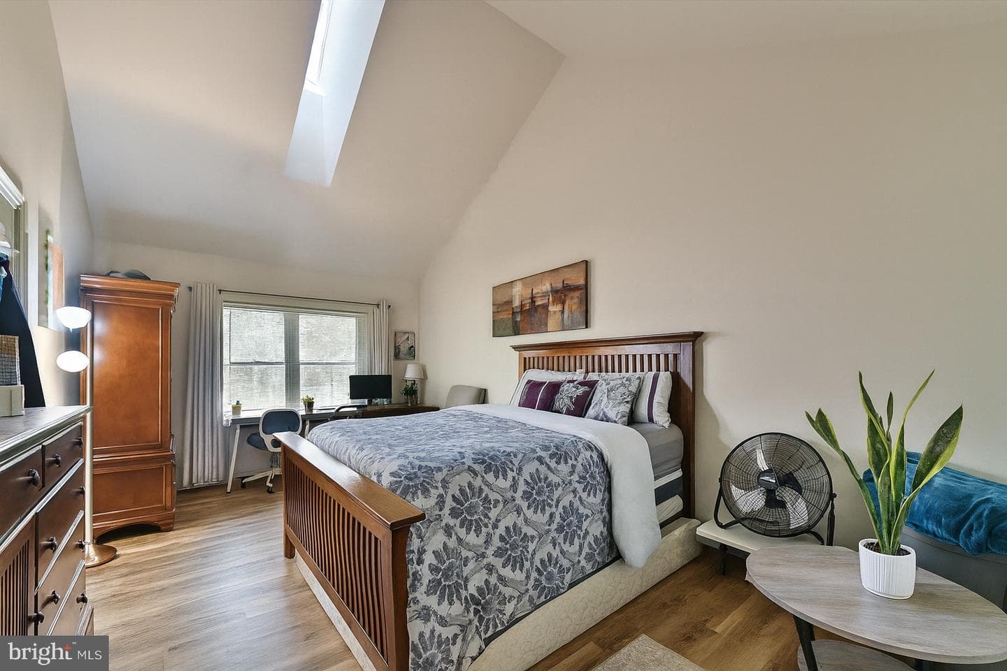 100 Victoria Drive photo 9