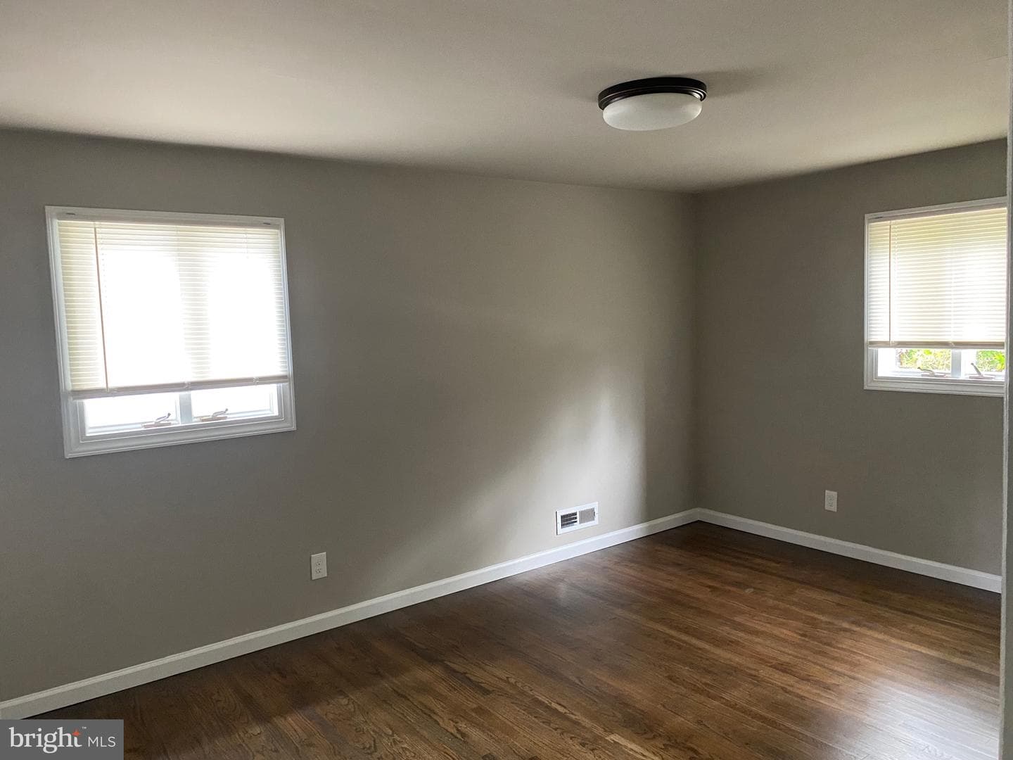 1403 Birchwood Avenue photo 18